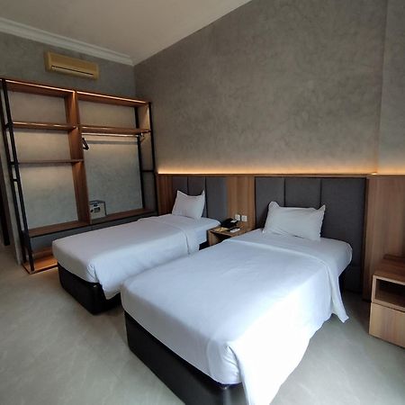 The Grand Palace Hotel Malang Exterior foto