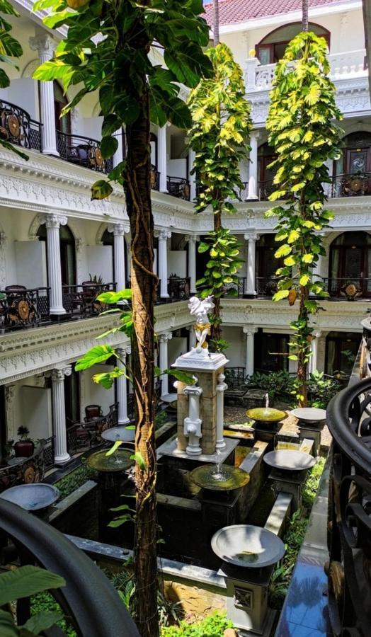 The Grand Palace Hotel Malang Exterior foto
