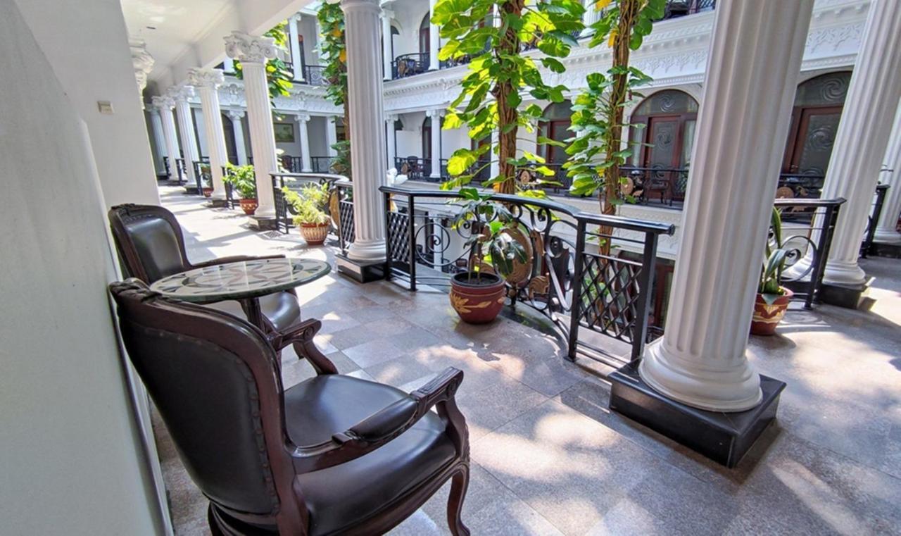 The Grand Palace Hotel Malang Exterior foto