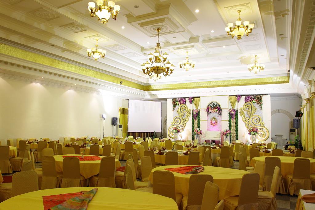 The Grand Palace Hotel Malang Exterior foto