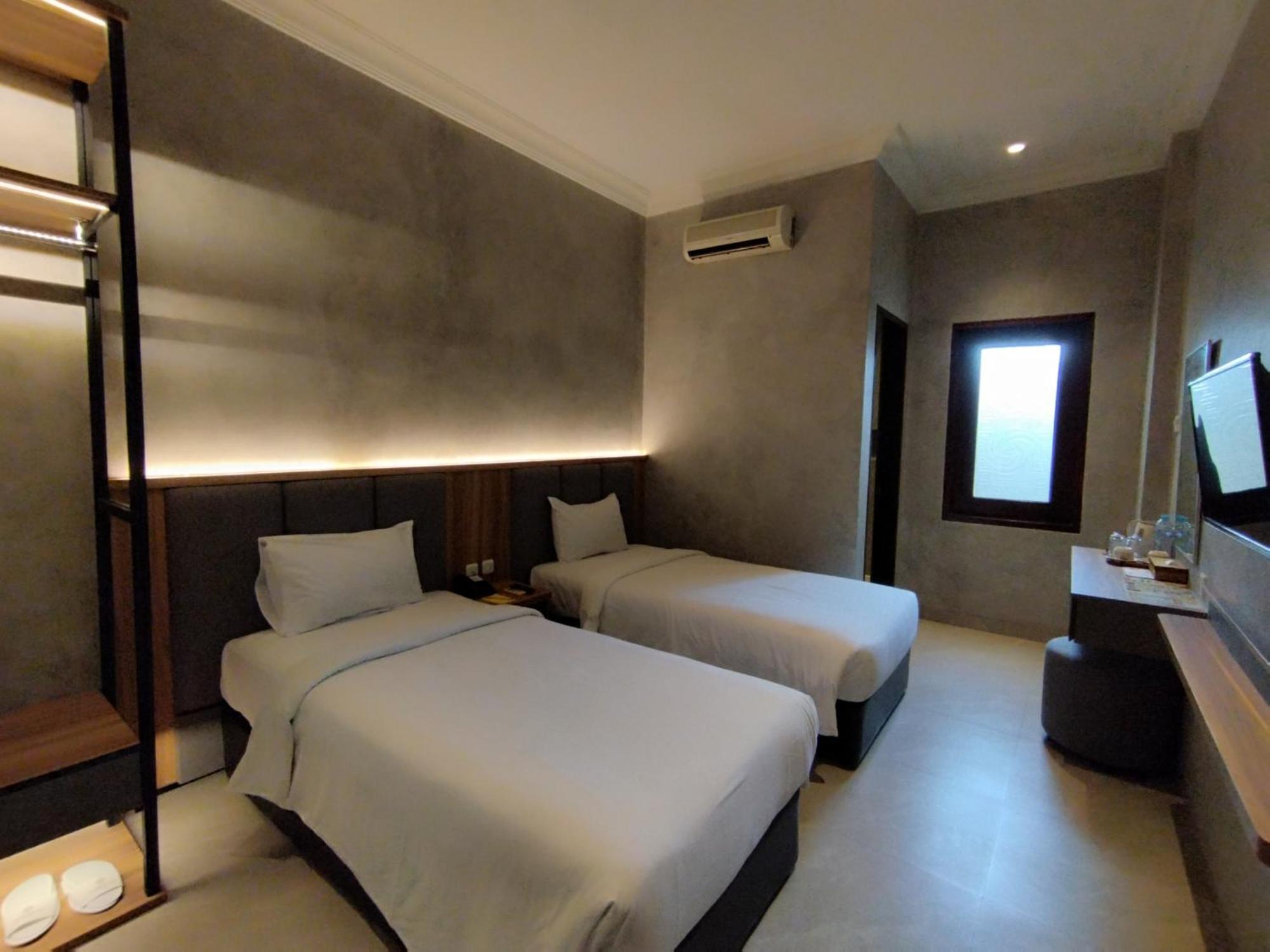 The Grand Palace Hotel Malang Exterior foto