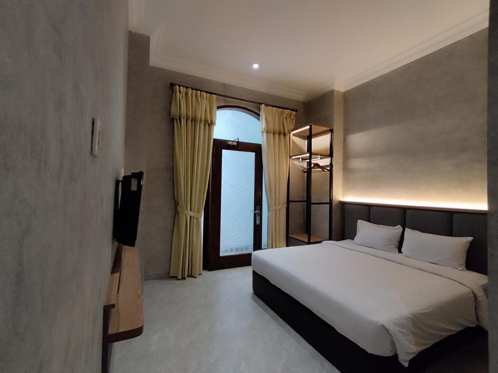The Grand Palace Hotel Malang Exterior foto