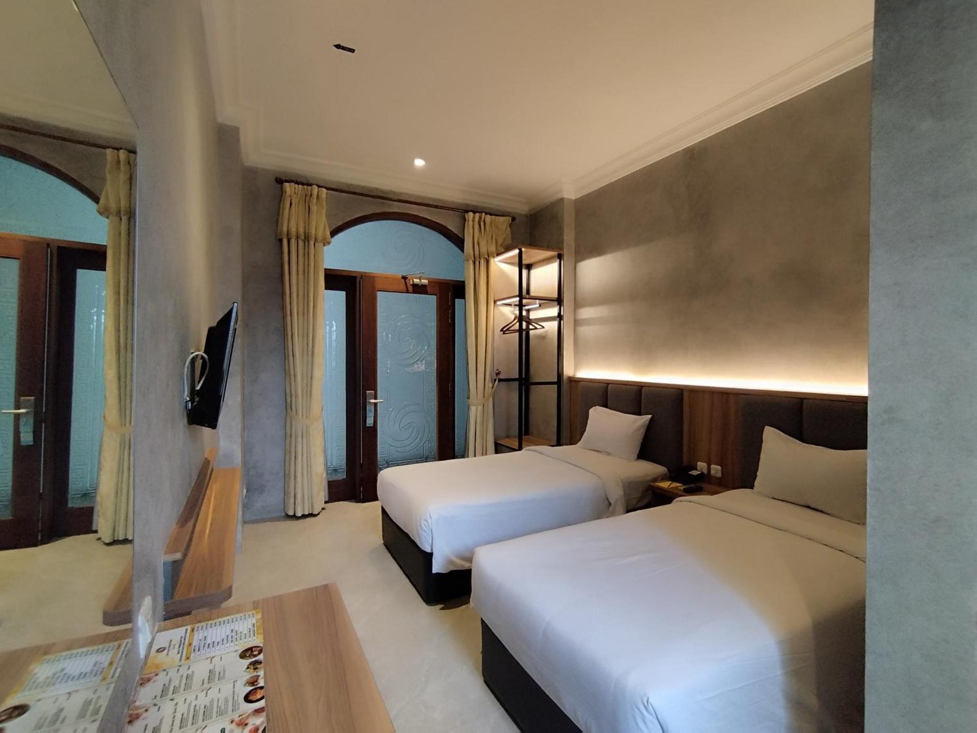 The Grand Palace Hotel Malang Exterior foto