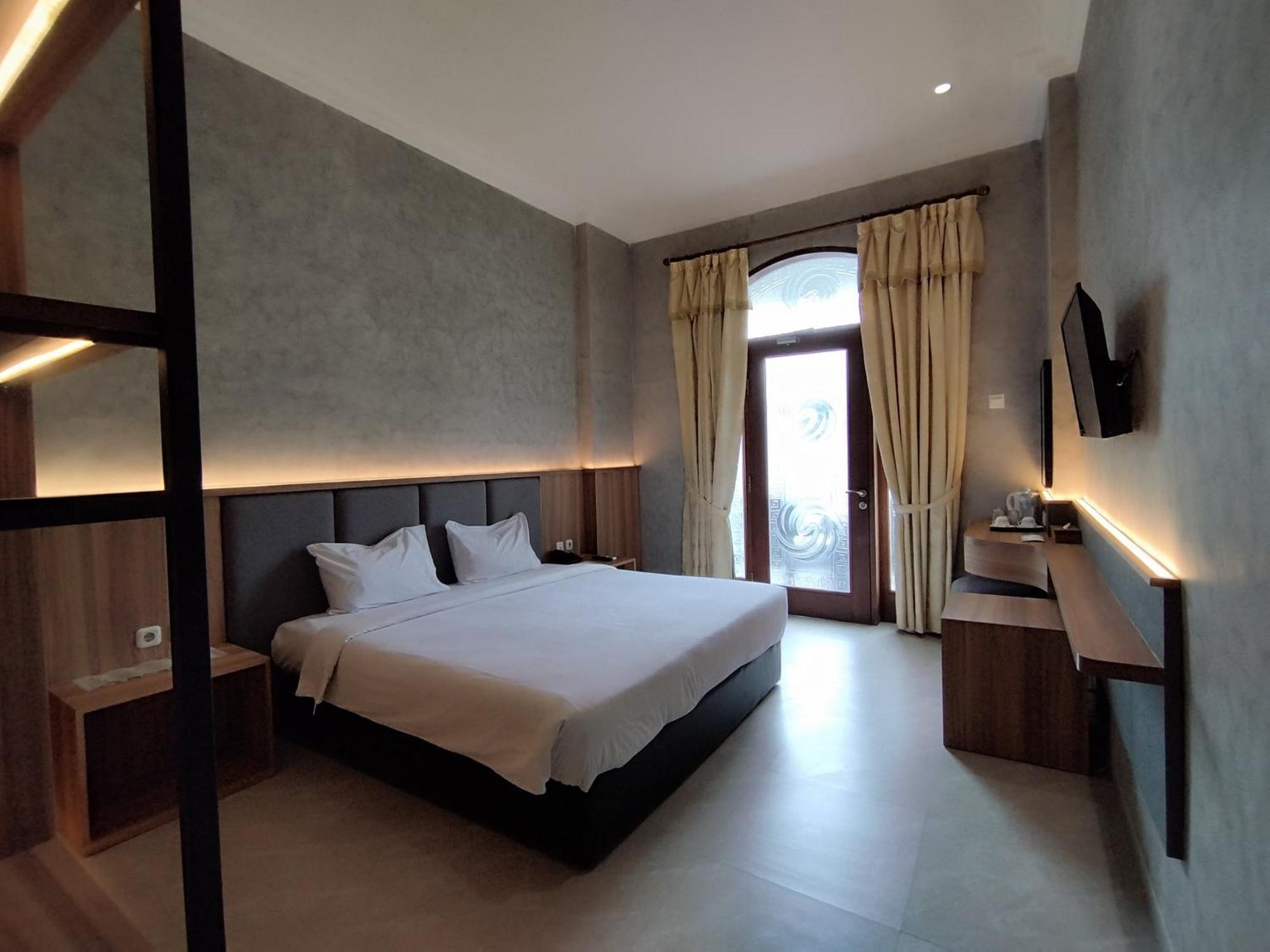 The Grand Palace Hotel Malang Exterior foto