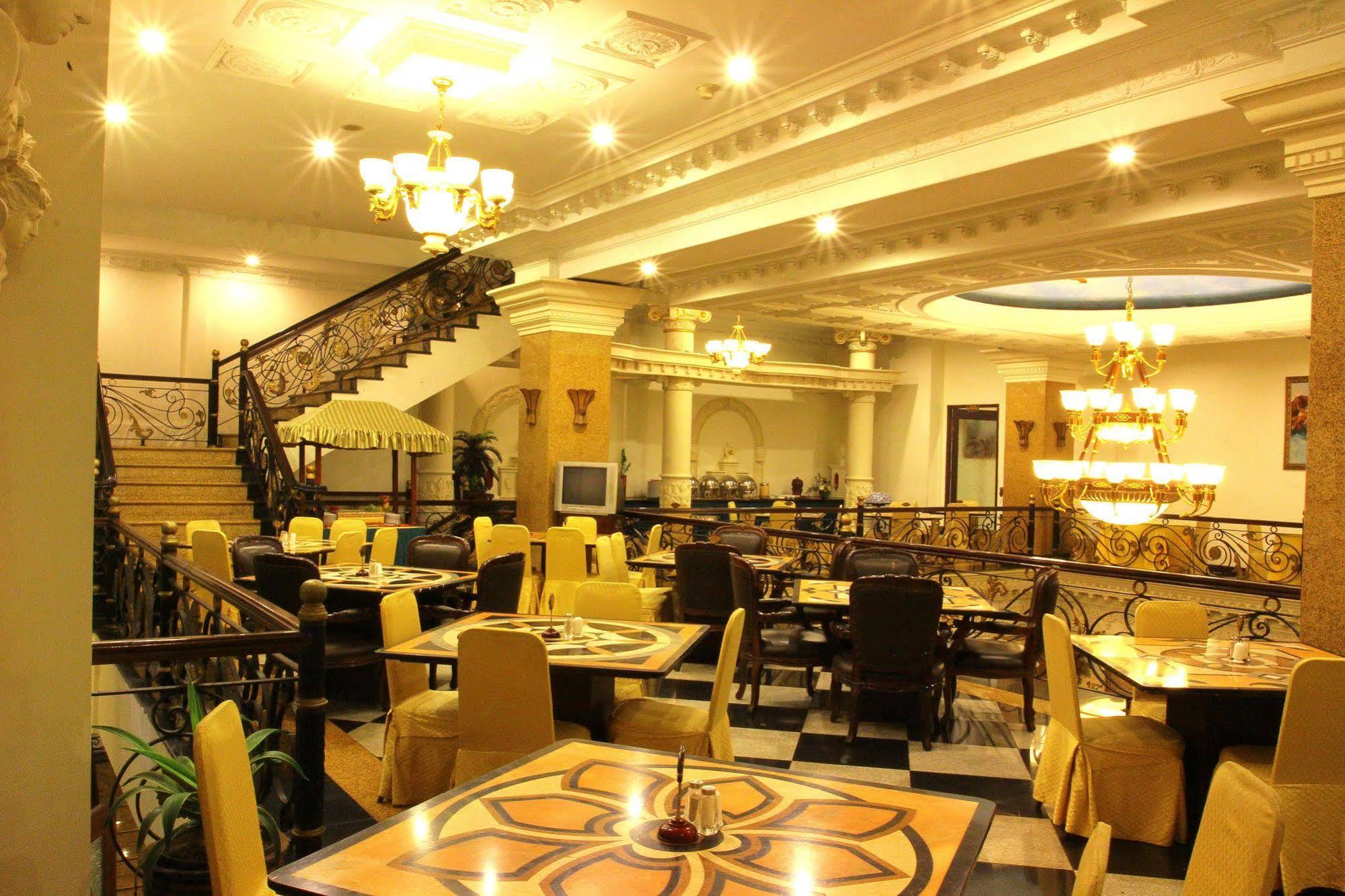 The Grand Palace Hotel Malang Exterior foto