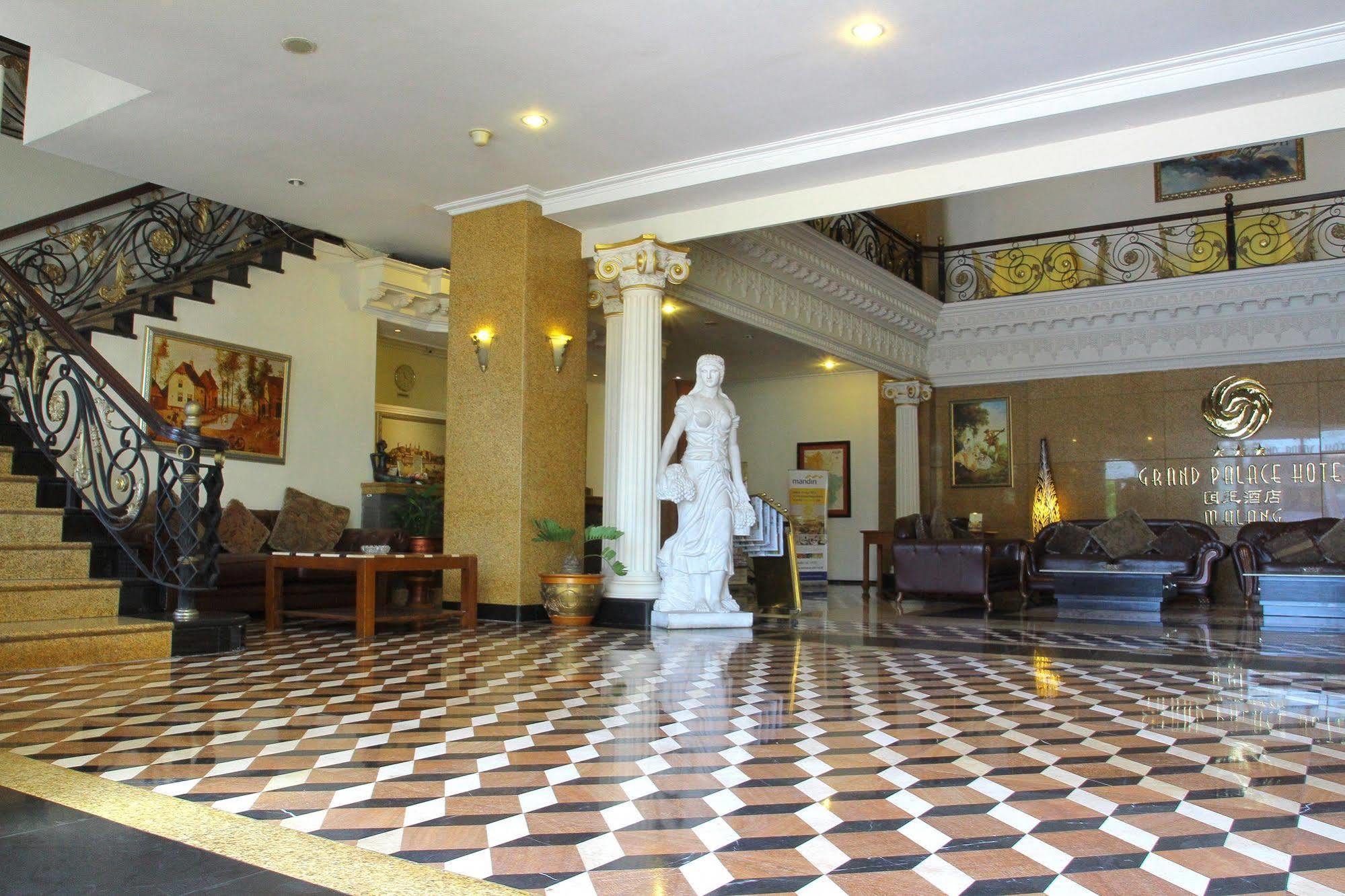 The Grand Palace Hotel Malang Exterior foto