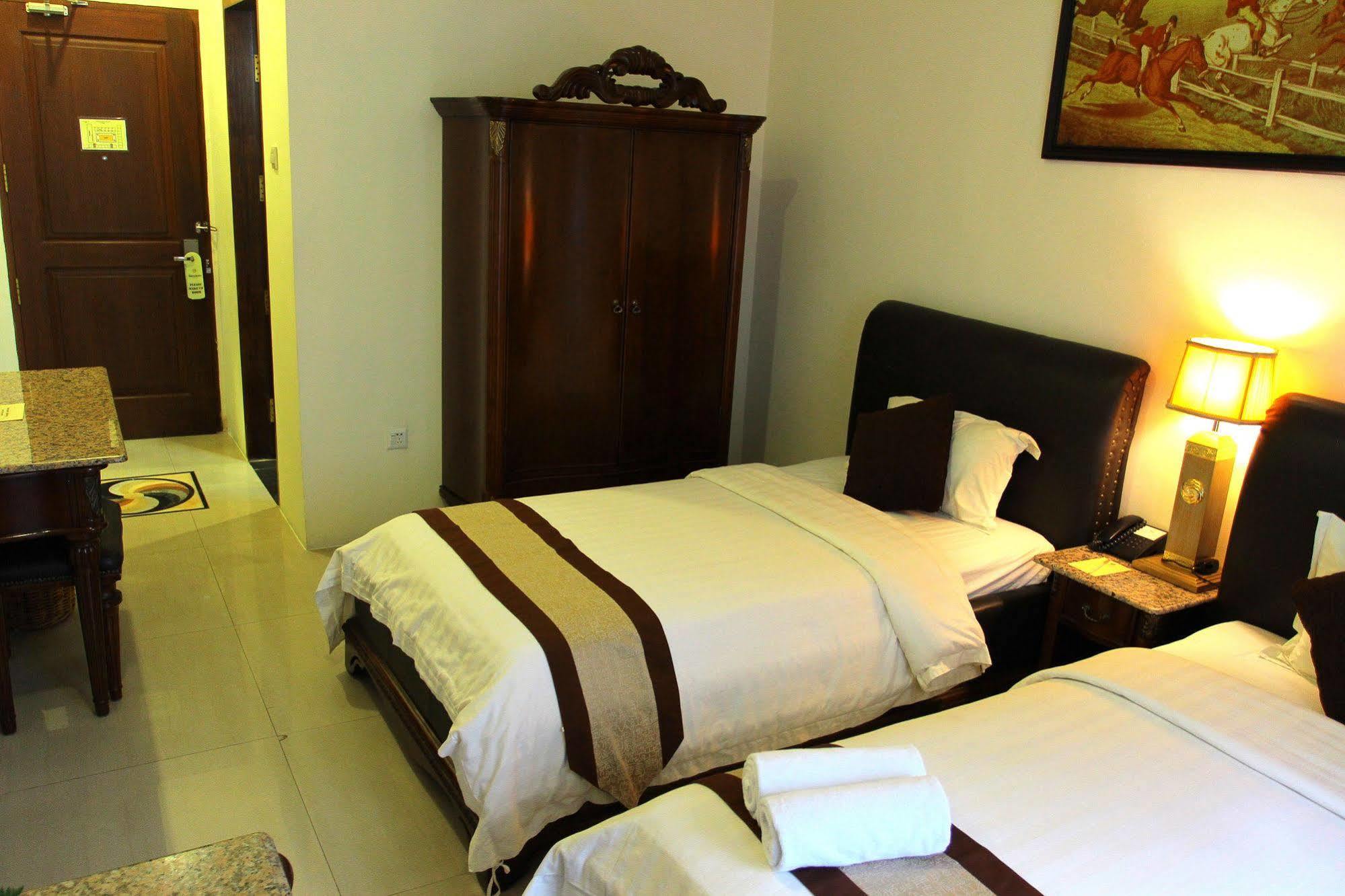 The Grand Palace Hotel Malang Exterior foto