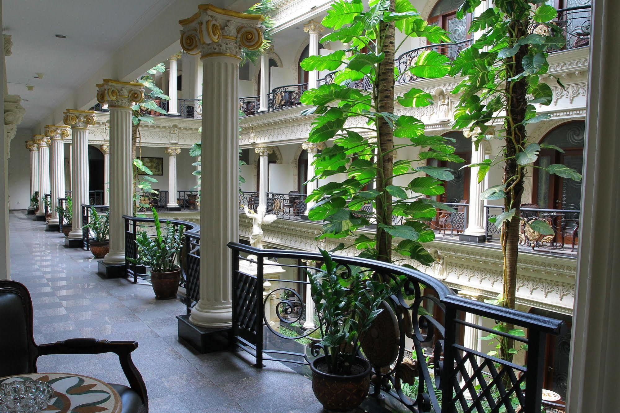 The Grand Palace Hotel Malang Exterior foto