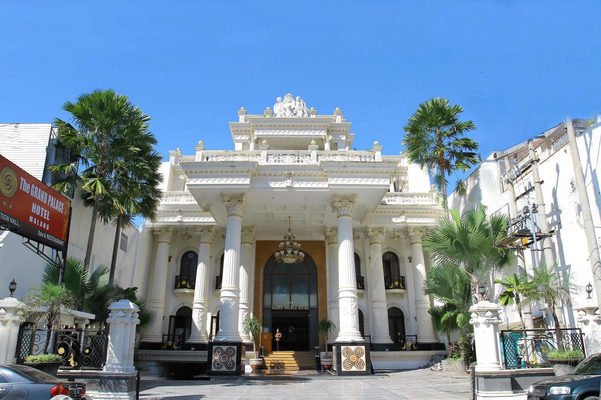 The Grand Palace Hotel Malang Exterior foto
