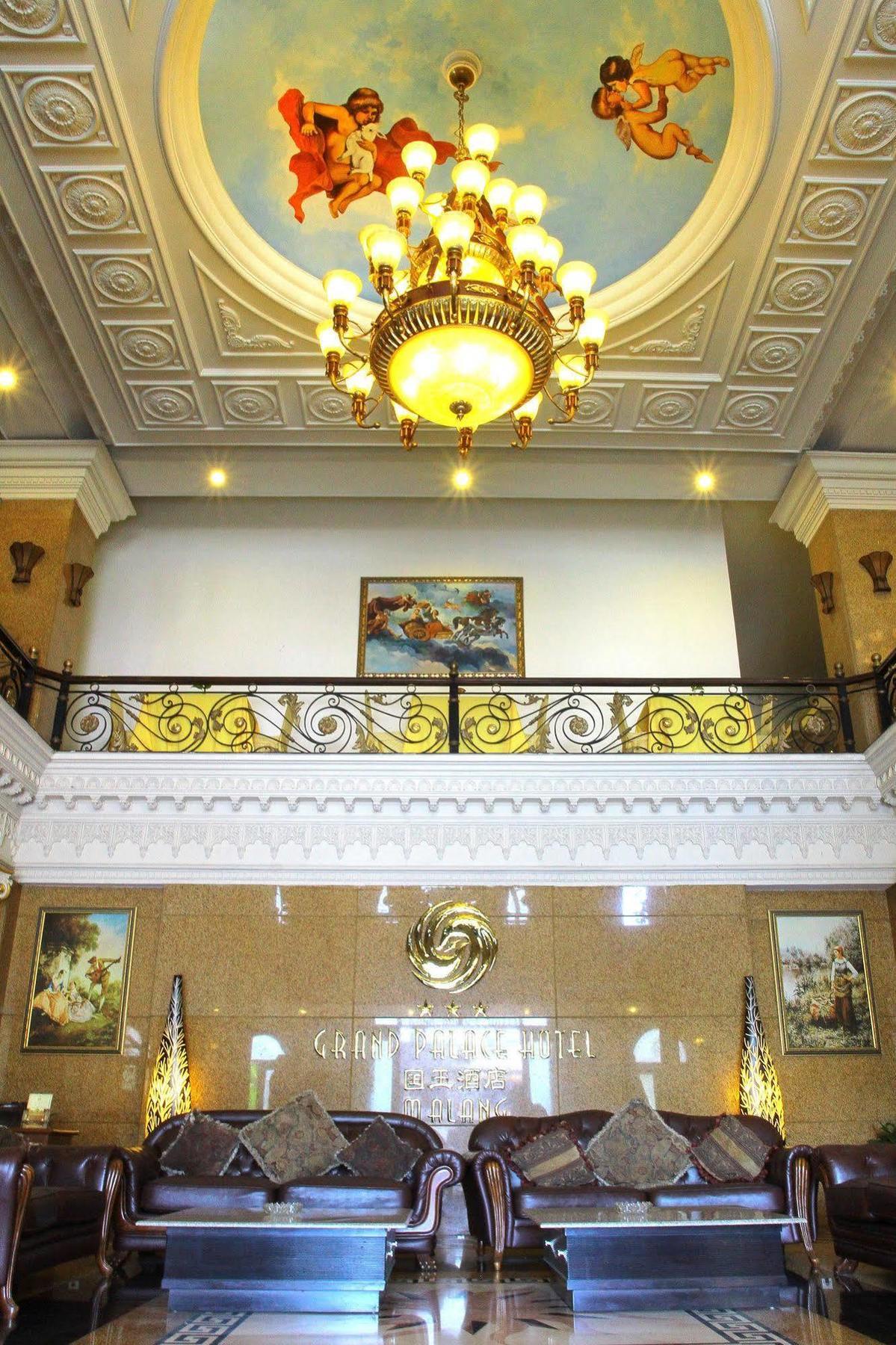 The Grand Palace Hotel Malang Exterior foto