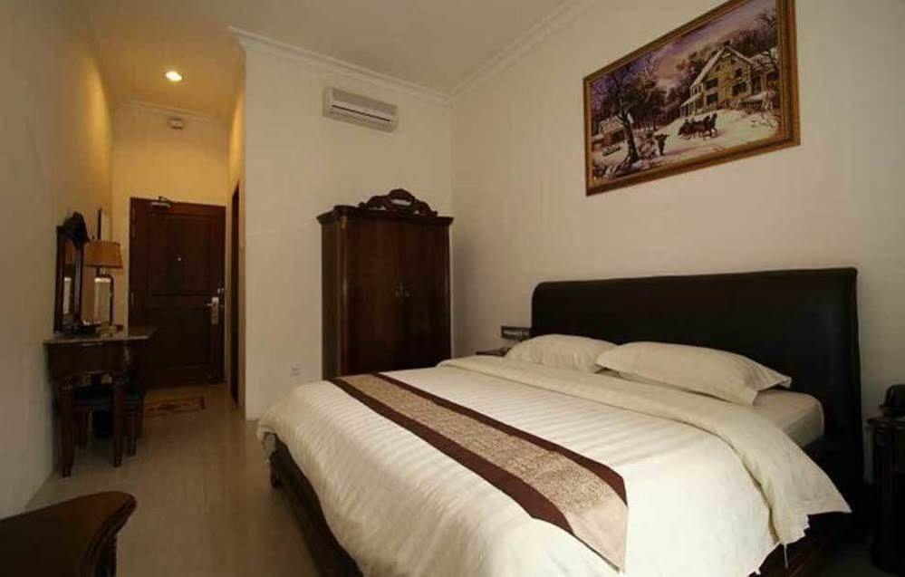 The Grand Palace Hotel Malang Exterior foto