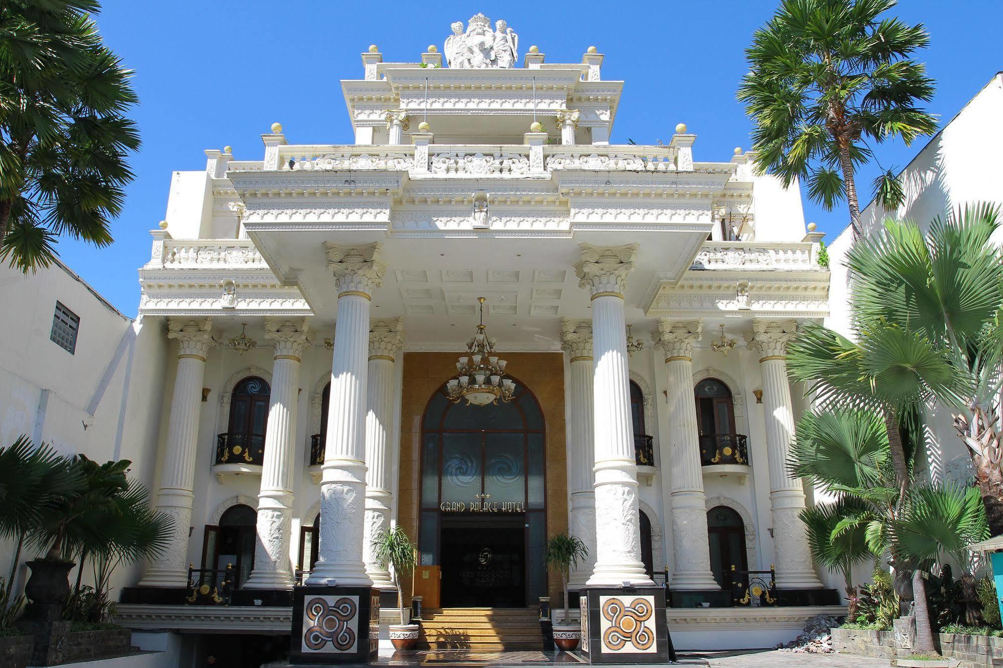The Grand Palace Hotel Malang Exterior foto